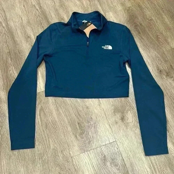 The North Face Women’s cropped 1/4 Zip Pullover, Medium - Picture 5 of 9